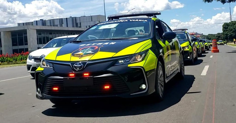police squad car with reflective graphics solution
